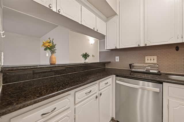 3400 Timmons Lane 31, Houston, TX 77027