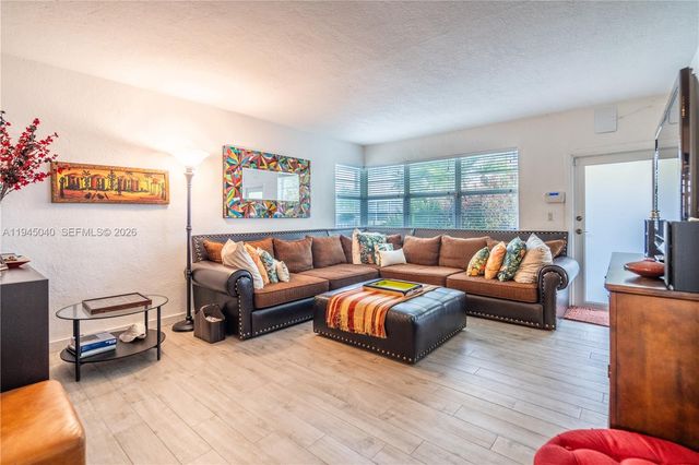 350 S Shore Dr 4, Miami Beach, FL 33141