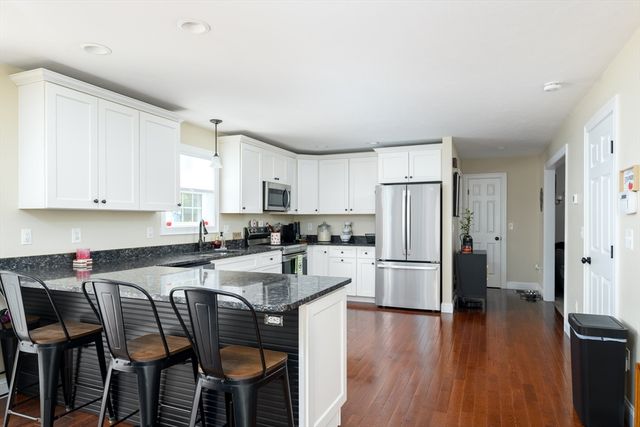 72 New Braintree Rd, West Brookfield, MA 01585