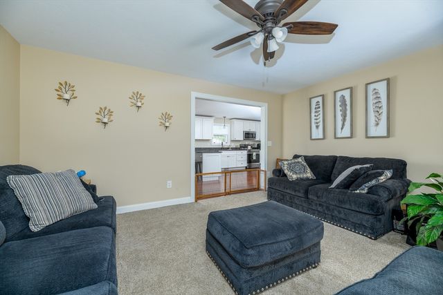 72 New Braintree Rd, West Brookfield, MA 01585