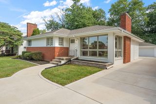8223 Kooy Drive, Munster, IN 46321