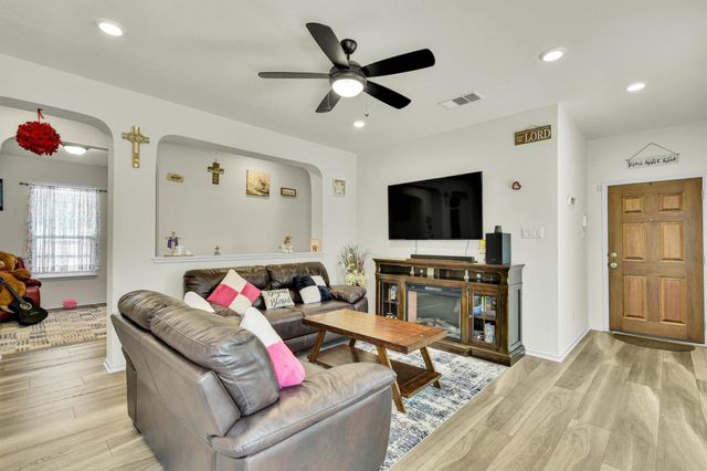 2950 E Old Settlers BLVD 70, Round Rock, TX 78665