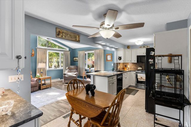 2512 Valley Creek Run, New Haven, IN 46774