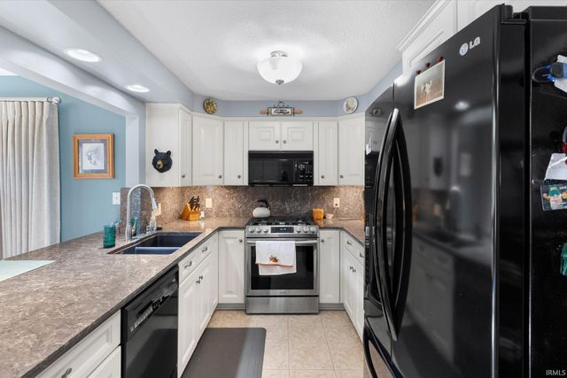 2512 Valley Creek Run, New Haven, IN 46774