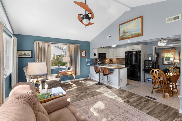 2512 Valley Creek Run, New Haven, IN 46774