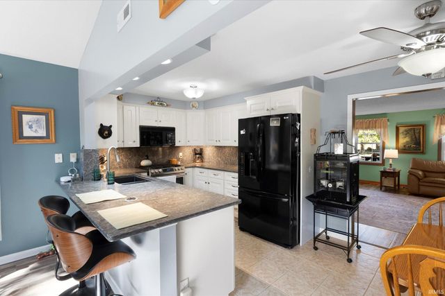 2512 Valley Creek Run, New Haven, IN 46774