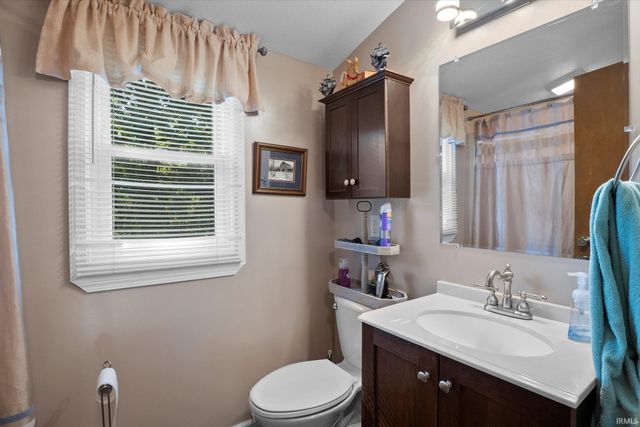 2512 Valley Creek Run, New Haven, IN 46774