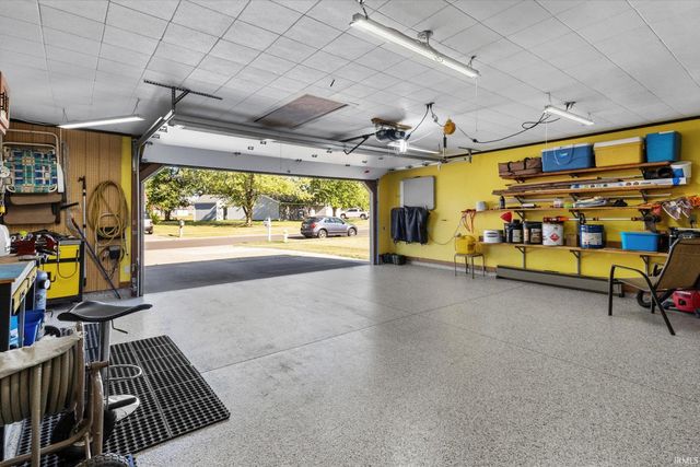 2512 Valley Creek Run, New Haven, IN 46774