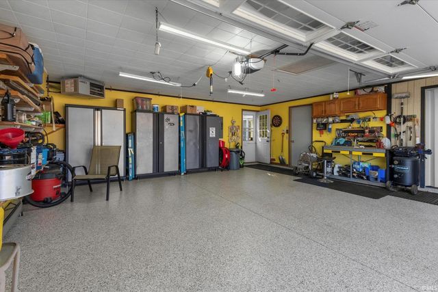 2512 Valley Creek Run, New Haven, IN 46774