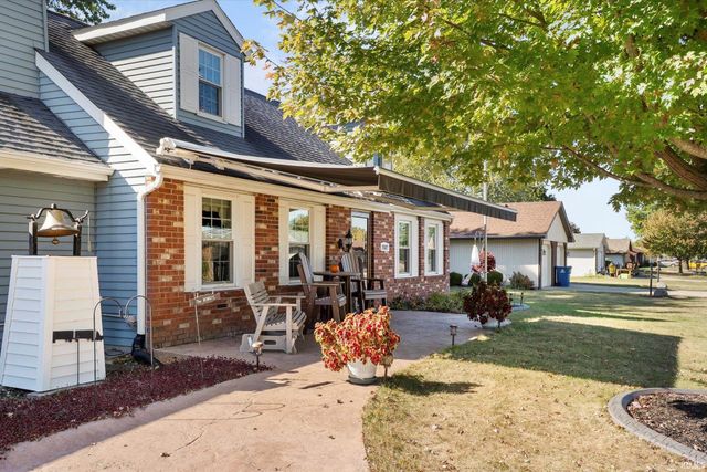 2512 Valley Creek Run, New Haven, IN 46774