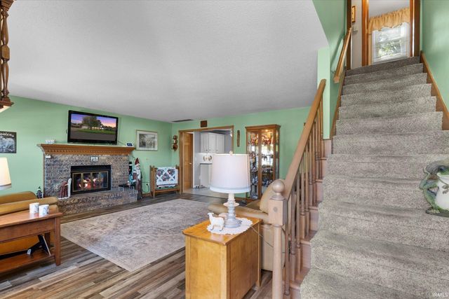 2512 Valley Creek Run, New Haven, IN 46774