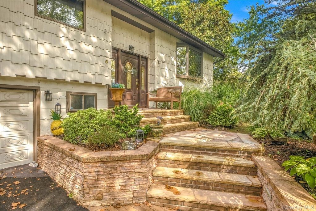 6 Kinsella Street, Dix Hills, NY 11746 — photo 2