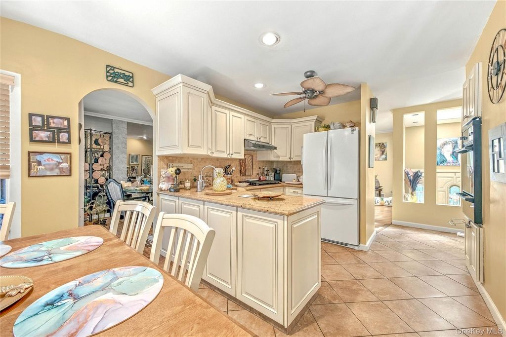 6 Kinsella Street, Dix Hills, NY 11746 — photo 3