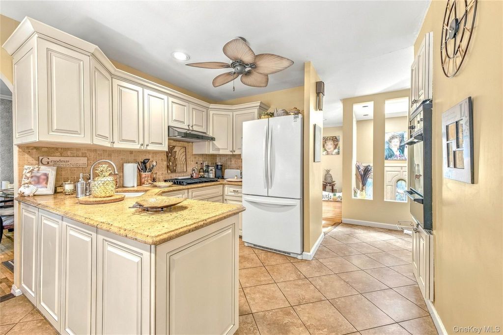6 Kinsella Street, Dix Hills, NY 11746 — photo 4