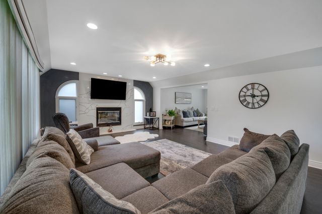 18219 Autumn Ridge Drive, Orland Park, IL 60467