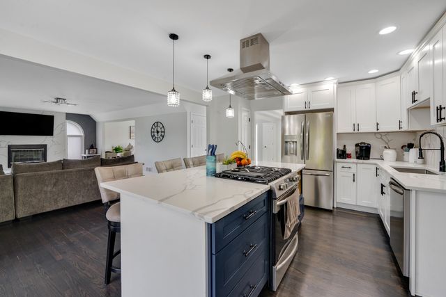 18219 Autumn Ridge Drive, Orland Park, IL 60467