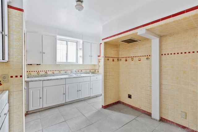 17100 Chandler Park Drive, Detroit, MI 48224