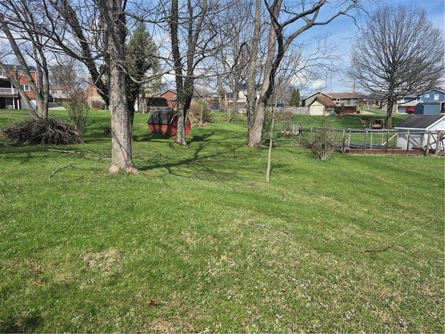 122 Mohican Dr, Hempfield Twp, PA 15601