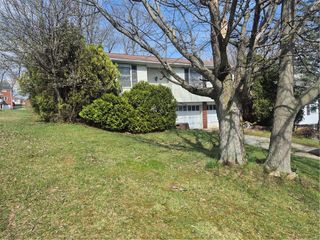 122 Mohican Dr, Hempfield Twp, PA 15601