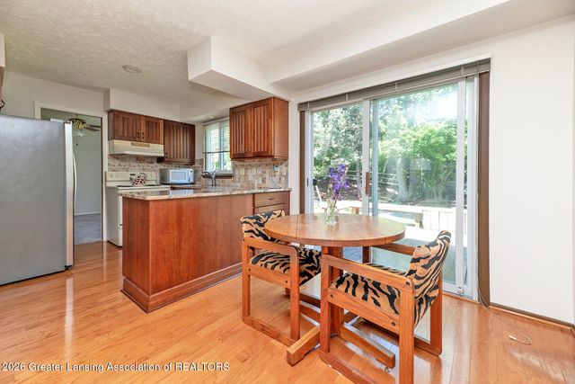1330 Chartwell Dual Carriage Way, East Lansing, MI 48823