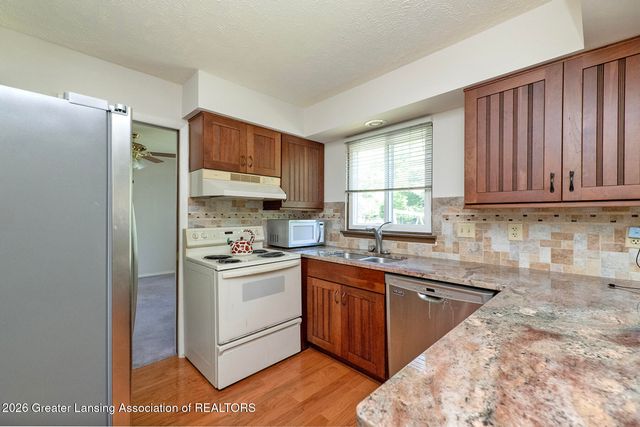 1330 Chartwell Dual Carriage Way, East Lansing, MI 48823
