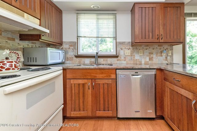 1330 Chartwell Dual Carriage Way, East Lansing, MI 48823