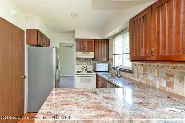 1330 Chartwell Dual Carriage Way, East Lansing, MI 48823