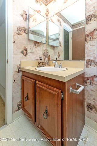 1330 Chartwell Dual Carriage Way, East Lansing, MI 48823