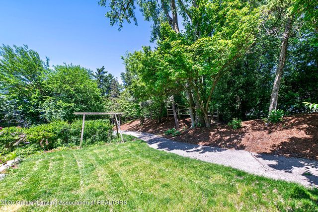 1330 Chartwell Dual Carriage Way, East Lansing, MI 48823