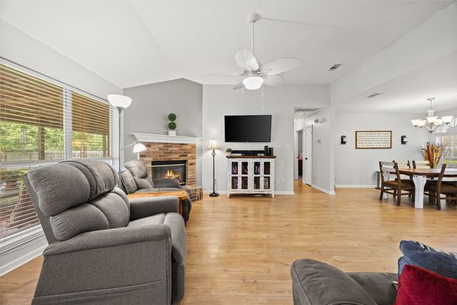 225 Cobblestone Circle, Red Oak, TX 75154