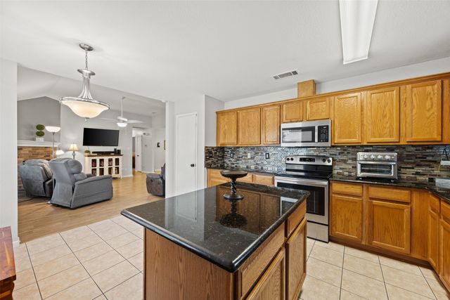 225 Cobblestone Circle, Red Oak, TX 75154