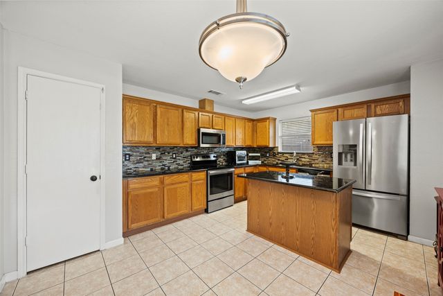 225 Cobblestone Circle, Red Oak, TX 75154