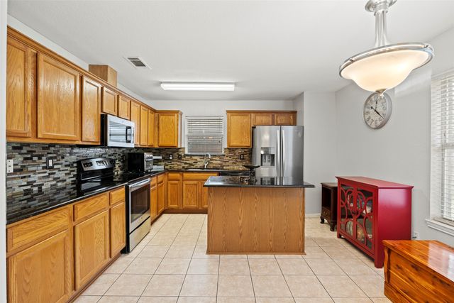 225 Cobblestone Circle, Red Oak, TX 75154