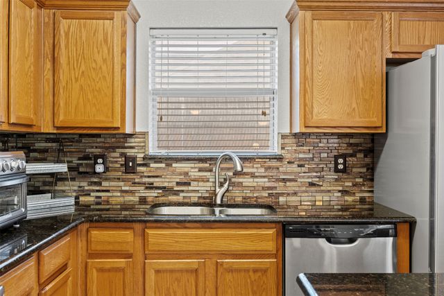 225 Cobblestone Circle, Red Oak, TX 75154