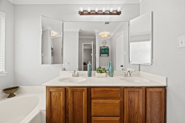 225 Cobblestone Circle, Red Oak, TX 75154