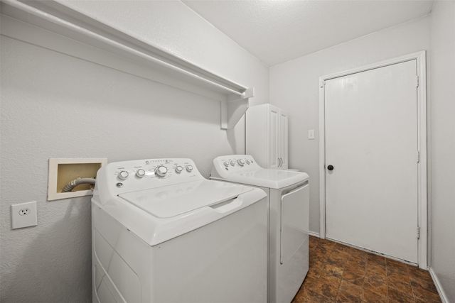 225 Cobblestone Circle, Red Oak, TX 75154