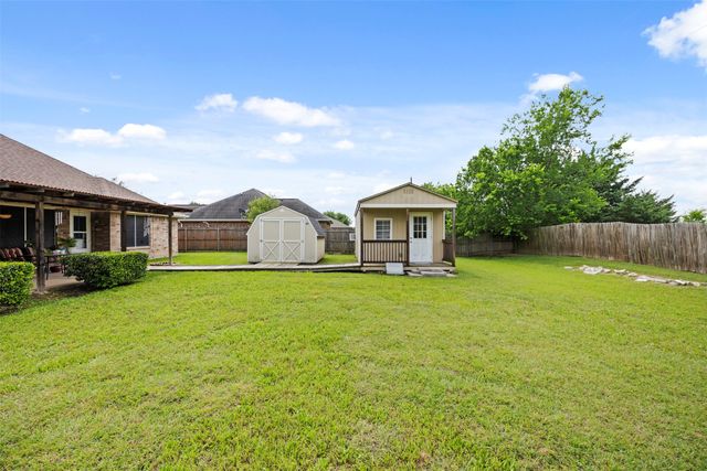 225 Cobblestone Circle, Red Oak, TX 75154