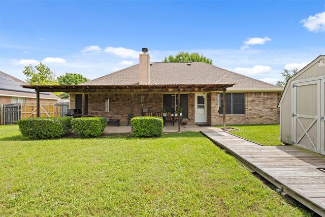 225 Cobblestone Circle, Red Oak, TX 75154