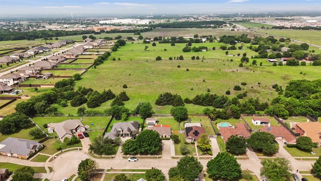 225 Cobblestone Circle, Red Oak, TX 75154
