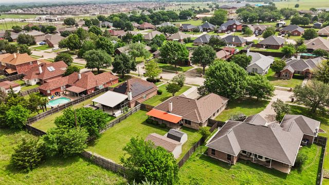 225 Cobblestone Circle, Red Oak, TX 75154