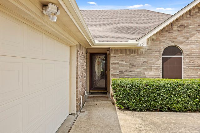 225 Cobblestone Circle, Red Oak, TX 75154