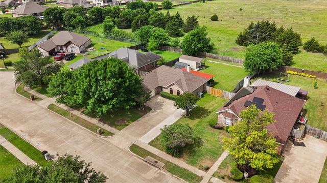 225 Cobblestone Circle, Red Oak, TX 75154
