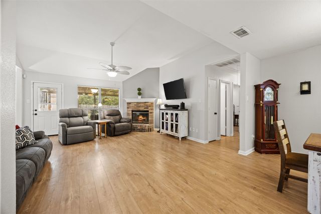 225 Cobblestone Circle, Red Oak, TX 75154