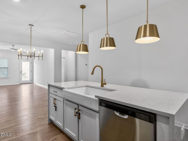 38 N District Avenue, Clayton, NC 27527