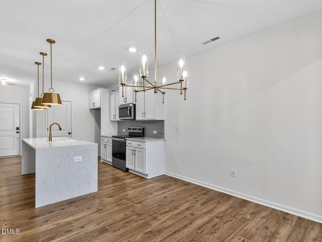 38 N District Avenue, Clayton, NC 27527