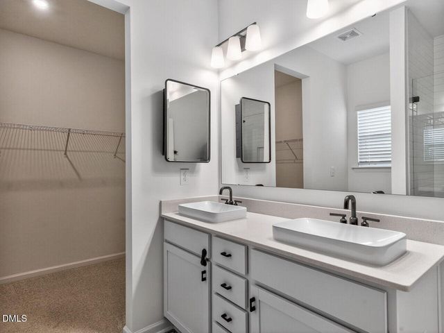 38 N District Avenue, Clayton, NC 27527