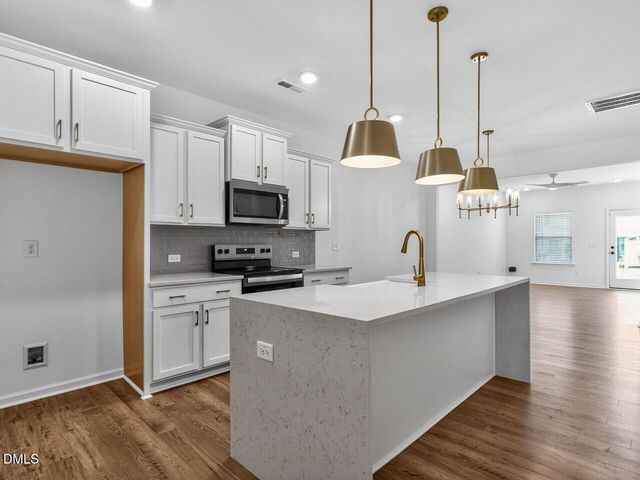 38 N District Avenue, Clayton, NC 27527