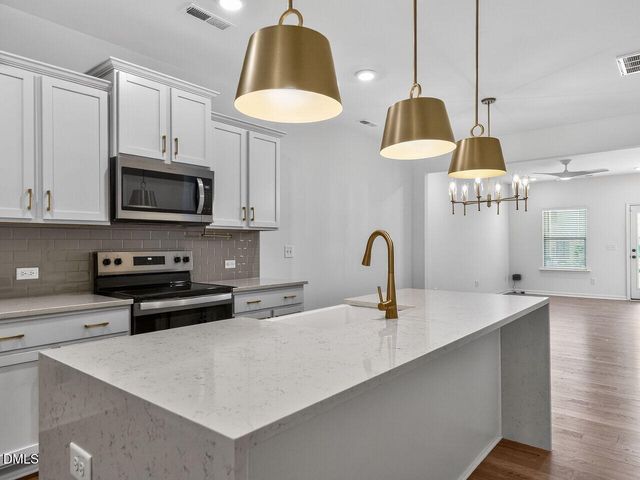 38 N District Avenue, Clayton, NC 27527