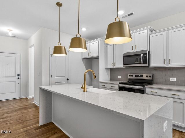 38 N District Avenue, Clayton, NC 27527