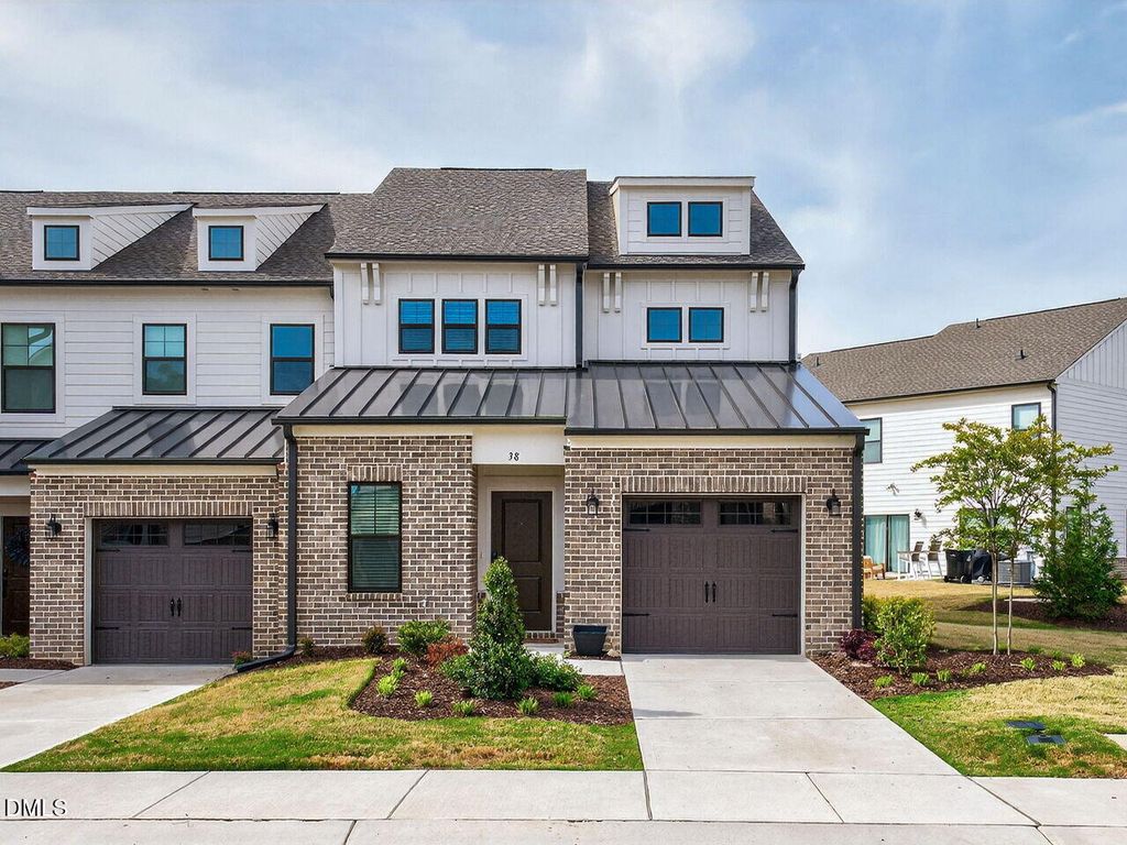 38 N District Avenue, Clayton, NC 27527